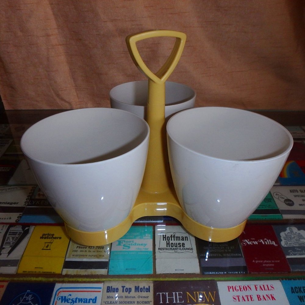 Vintage Tupperware ~ 3 Cup Serving Caddy
